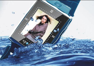 Illustration for article titled EP2502 Cellphone Watch: Surprisingly Stylish, and Waterproof